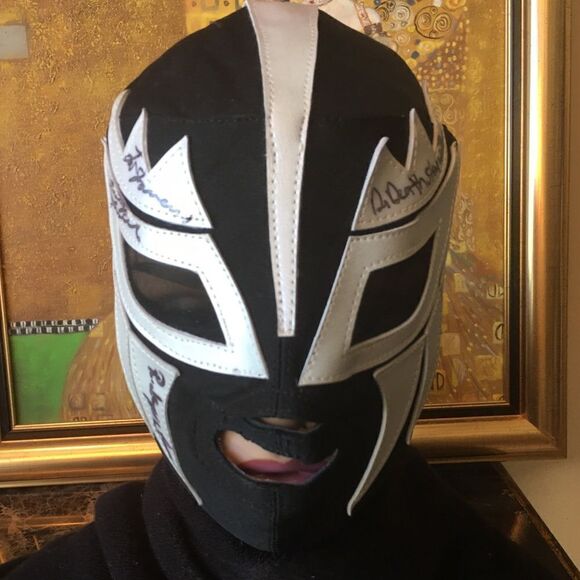 🎃- WRESTLING MASK signed by Dr. Death & Others! - Picture 1 of 8